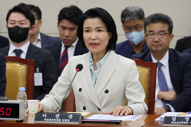 이진숙 방송통신위원장이 지난 7일 오후 서울 여의도 국회 과학기술정보방송통신위원회 국정감사에서 위원 질문에 답하고 있다. 연합뉴스